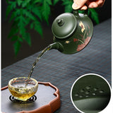 Théière en argile verte