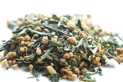 Thés verts genmaicha : feuilles de thé vert et riz grillé