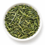 Thé vert sencha Kyoto Ujitawara en feuilles dans une coupelle blanche