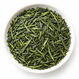 Thé vert sencha Premium Shizuoka Homare en feuilles dans une coupelle blanche