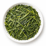 Thé vert sencha Shizuoka Manten en feuilles dans une coupelle blanche