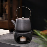 Théière céramique brune sur réchaud