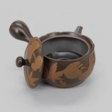 Théière Kyusu brune à feuilles de ginkgo, couvercle posé à côté et intérieur ouvert