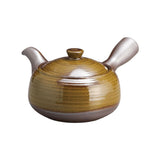 Théière Kyusu japonaise brun et vert, 260 ml, glaçure ocre sur base brun rosé, bec à gauche, sur fond blanc