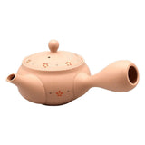 Théière Kyusu rose à petites fleurs, 210 ml, vue de profil avec le bec à gauche, sur fond blanc