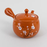 Théière kyusu en terre cuite de Tokoname, vue de face avec décor de fleurs de cerisier peintes à la main