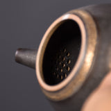 Intérieur de petite théière en céramique